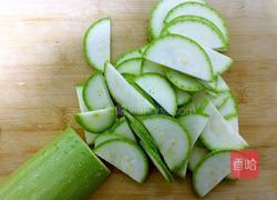 豆豉鸡蛋炒西葫芦的做法图解1