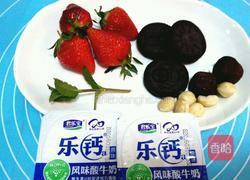 草莓酸奶盆栽的做法图解1