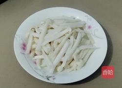 白玉菇炒肉的做法图解1