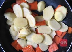 胡萝卜炒土豆片的做法图解6