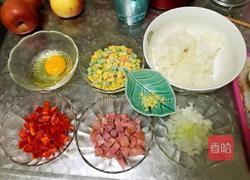 什锦吐司咖喱炒饭的做法图解1