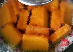 超级简单营养奶香南瓜羹的做法图解2