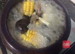 玉米排骨煲的做法图解6