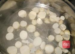 剁椒蒸芋头的做法图解2