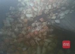 胡萝卜土豆香肠炒饭的做法图解4