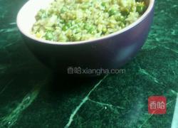 豌豆鸡蛋炒饭的做法图解2