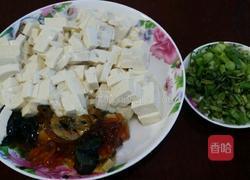 皮蛋豆腐的做法图解1
