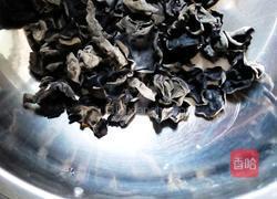 爽口木耳的做法图解1