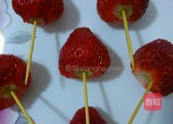 冰糖草莓的做法图解3