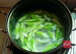 西芹炒肉的做法图解3
