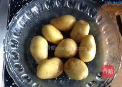 炕土豆的做法图解1