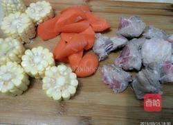 胡萝卜玉米烧排骨的做法图解3