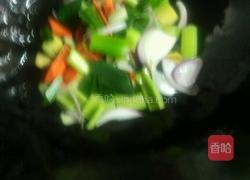 鲍汁扣鹅掌的做法图解3