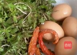 荠菜煎蛋的做法图解1