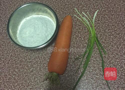 胡萝卜鸡蛋饼的做法图解1