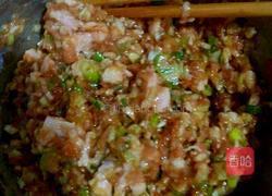猪肉馅水饺的做法图解1