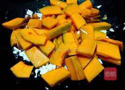 咸蛋炒南瓜的做法图解4