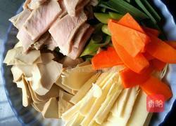 青蒜炒肉片的做法图解1