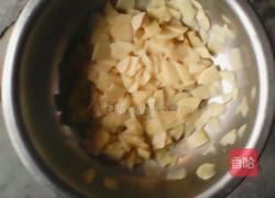 土豆炒火腿的做法图解1