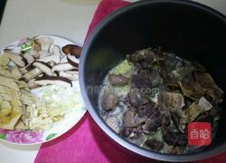 鸭肉小炒的做法图解1