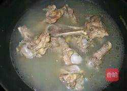 猪大骨炖豆腐的做法图解3