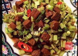 芹菜米椒炒鸭血的做法图解5