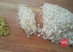 荠菜鲜虾水饺的做法图解5