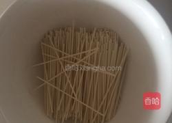 三文鱼菠菜面的做法图解3