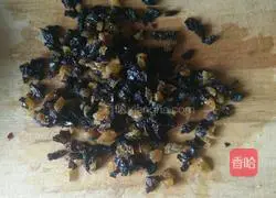 Illustration of how to make raisin biscuits 2