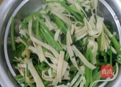 豆皮芹菜的做法图解6
