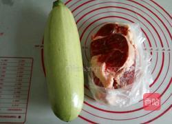 西葫芦锅贴的做法图解1