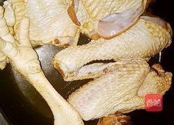 红枣枸杞野蘑菇老母鸡汤的做法图解3