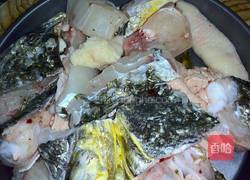 鱼🐠头焖萝卜的做法图解1