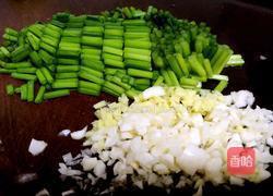 油爆小河虾的做法图解2