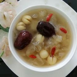 红枣银耳莲子羹的做法[图]