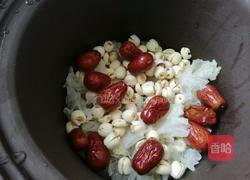 红枣银耳莲子羹的做法图解2