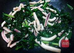 韭菜炒鱿鱼的做法图解5
