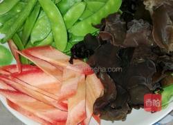 素炒荷兰豆的做法图解1