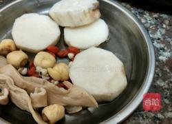 去湿良品莲藕海带淮山鱿鱼汤的做法图解2