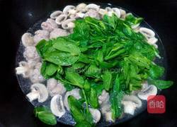 豆苗口蘑肉丸汤的做法图解6
