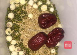 绿豆莲子汤的做法图解1