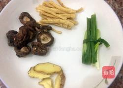 胡萝卜筒骨汤的做法图解2