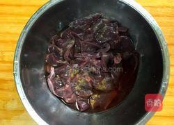 蒜苗炒猪肝的做法图解1