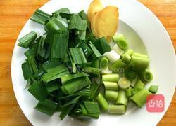 蒜苗炒猪肝的做法图解2