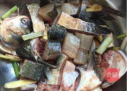 酸辣鱼块的做法图解1