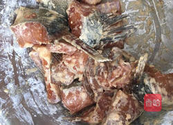 酸辣鱼块的做法图解2