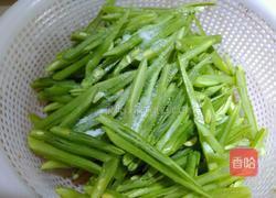 云豆丝炒香肠的做法图解3