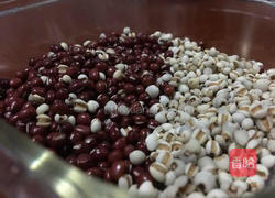 红豆薏米粥的做法图解1