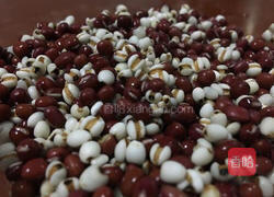 红豆薏米粥的做法图解2