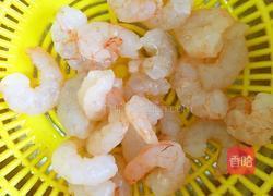 荠菜虾仁豆腐汤的做法图解3